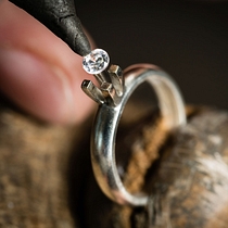 Eljegyzési gyűrűink, karikagyűrűink és jegygyűrűink mellé járó garanciánk: Örök élet kőfoglalat garancia